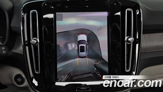 Volvo XC40 — Фото автомобиля 16