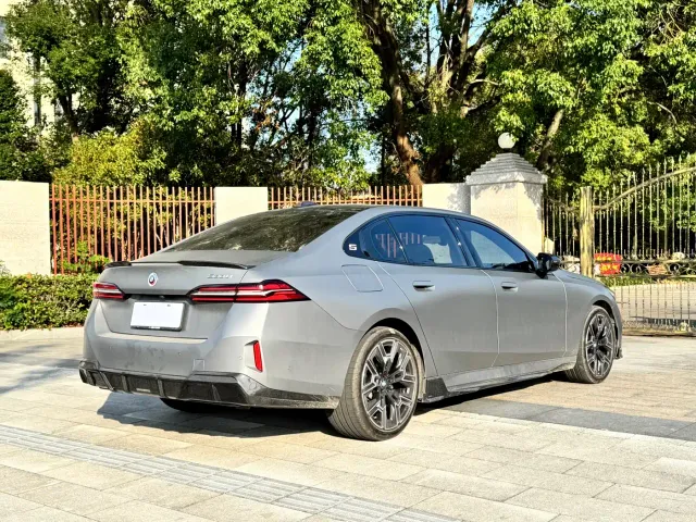 BMW 5 Series — Фото автомобиля 4