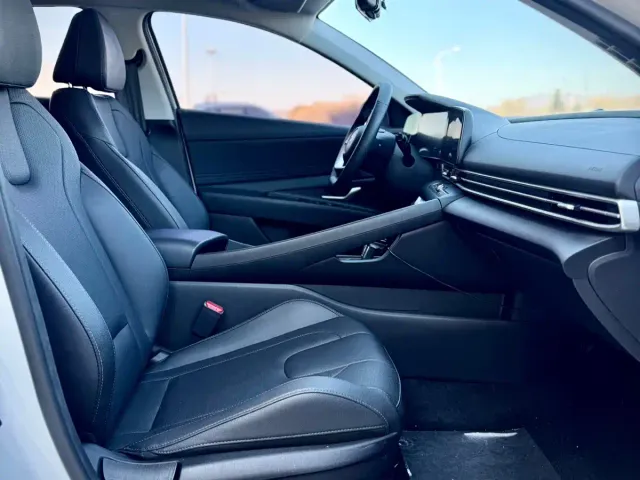Hyundai Elantra — Фото автомобиля 13