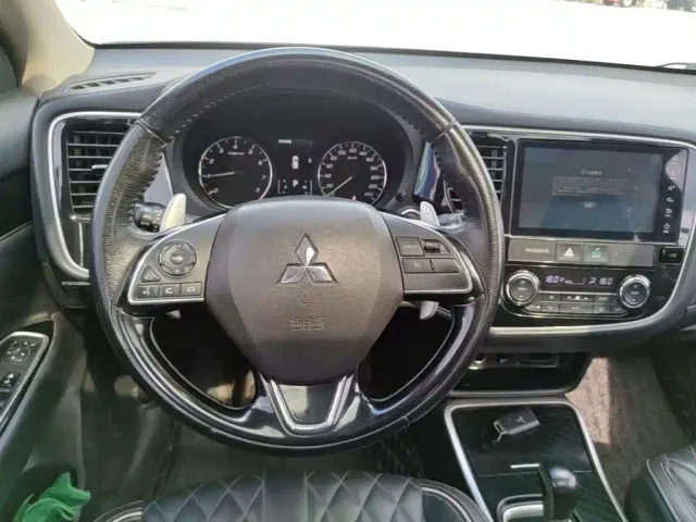 Mitsubishi Outlander — Фото автомобиля 10