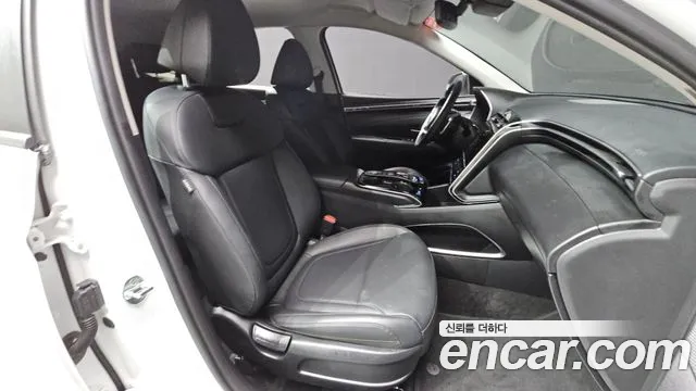 Hyundai Tucson Tucson (NX4) Бензин 1.6 турбо 2WD — Фото автомобиля 26