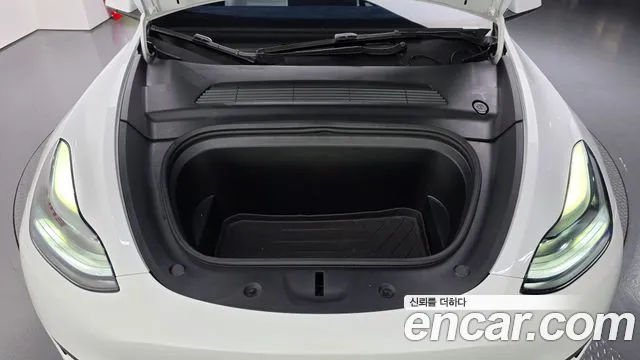 Tesla Model Y — Фото автомобиля 9