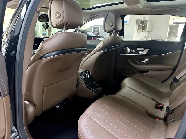 Mercedes-Benz E-Class — Фото автомобиля 11