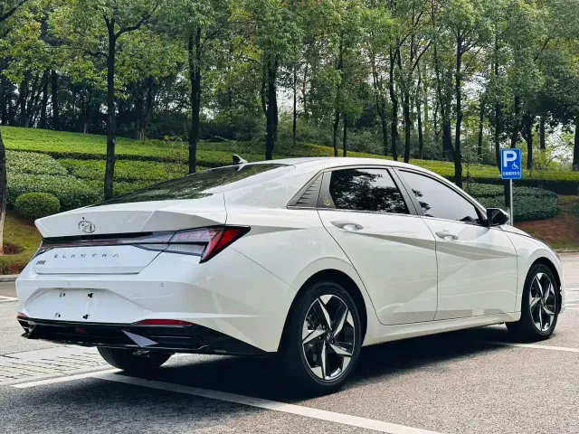 Hyundai Elantra — Фото автомобиля 11