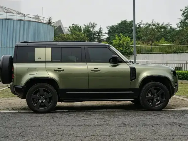 Land Rover Defender — Фото автомобиля 11