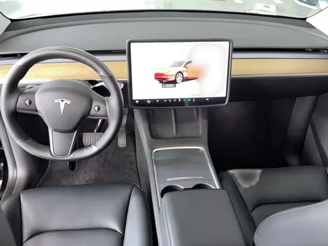 Tesla Model Y — Фото автомобиля 5