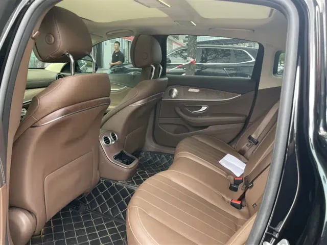 Mercedes-Benz E-Class — Фото автомобиля 7