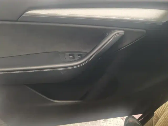 Tesla Model Y — Фото автомобиля 7