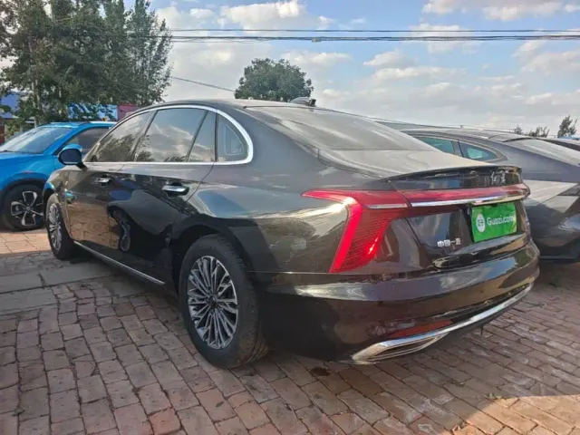 Hongqi H5 — Фото автомобиля 4