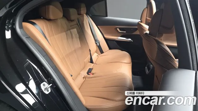 Mercedes-Benz E-Class — Фото автомобиля 8