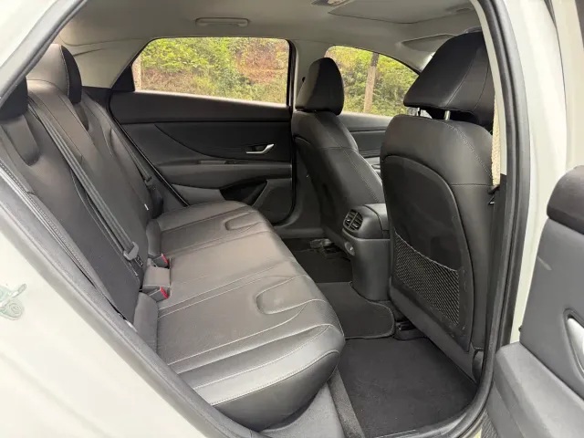 Hyundai Elantra — Фото автомобиля 6