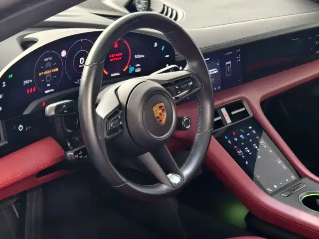 Porsche Taycan — Фото автомобиля 10