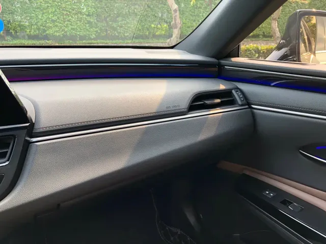 Lexus ES — Фото автомобиля 13