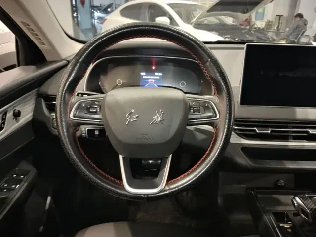Hongqi E-QM5 — Фото автомобиля 10