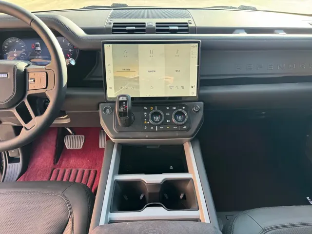 Land Rover Defender — Фото автомобиля 12