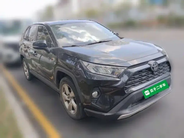Toyota RAV4 — Фото автомобиля 3