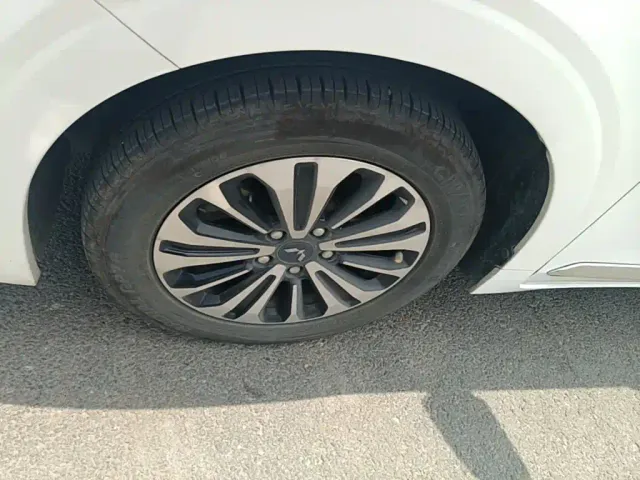 Wuling Jiachen — Фото автомобиля 24