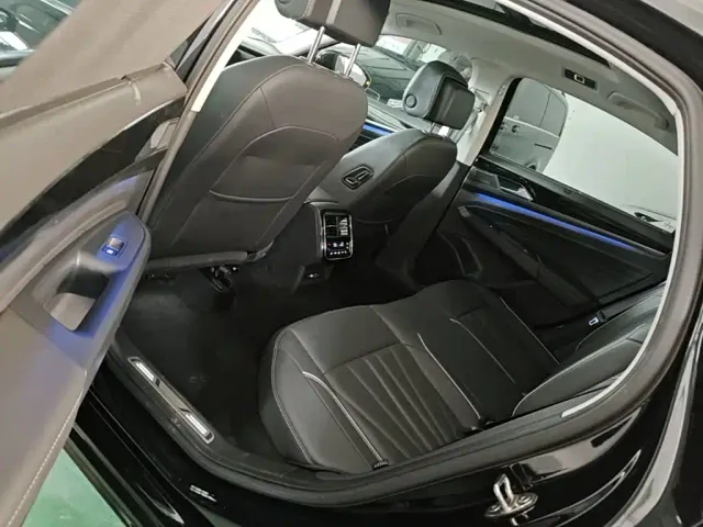 Volkswagen Passat — Фото автомобиля 16