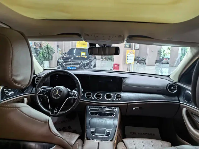 Mercedes-Benz E-Class — Фото автомобиля 8