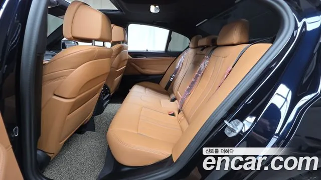 BMW 5 Series G30 — Фото автомобиля 18