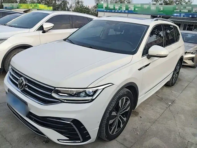 Фотография автомобиля — Volkswagen Tiguan L