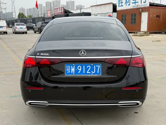 Mercedes-Benz E-Class — Фото автомобиля 7