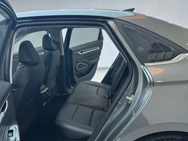 Geely Emgrand — Фото автомобиля 10