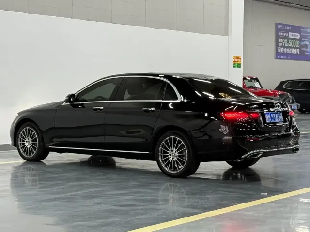 Mercedes-Benz E-Class — Фото автомобиля 8