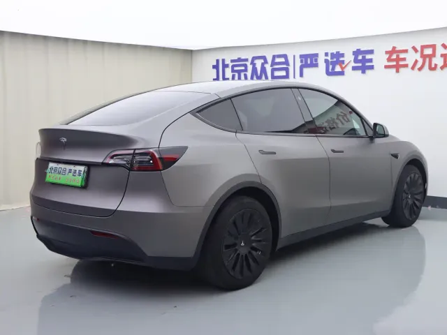 Tesla Model Y — Фото автомобиля 22