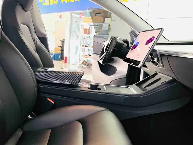 Tesla Model Y — Фото автомобиля 6