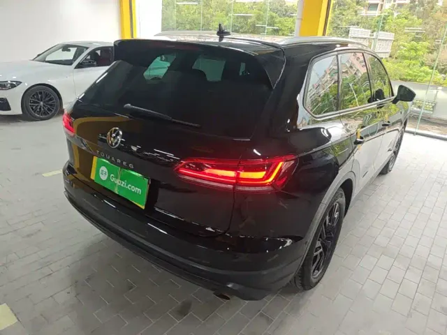 Volkswagen Touareg — Фото автомобиля 6