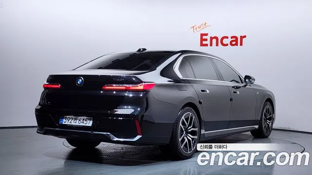 BMW 7-Series 7 серия (G70) 740i xDrive M Sport — Фото автомобиля 2