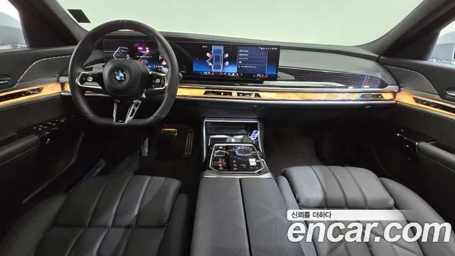 BMW 7-Series 7 серия (G70) 740i xDrive M Sport — Фото автомобиля 7
