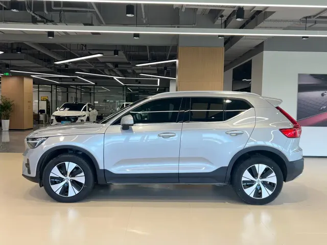 Volvo XC40 — Фото автомобиля 3
