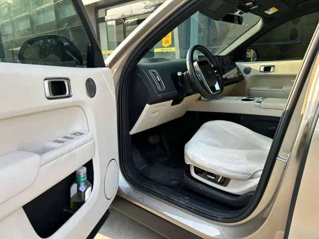 Li Auto L8 — Фото автомобиля 3