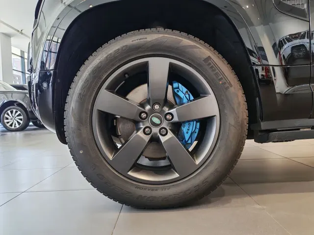 Land Rover Defender — Фото автомобиля 4