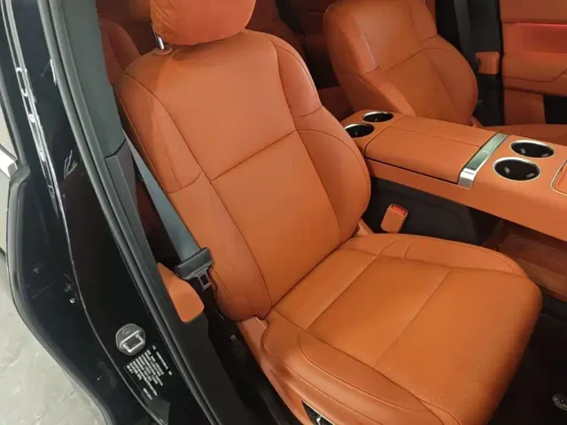 Li Auto L8 — Фото автомобиля 24