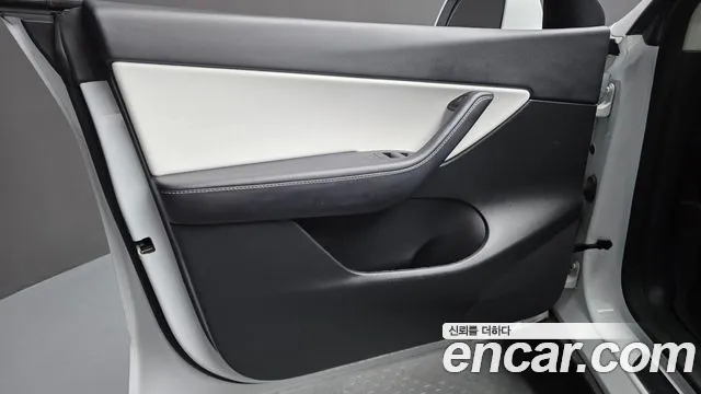 Tesla Model Y — Фото автомобиля 22