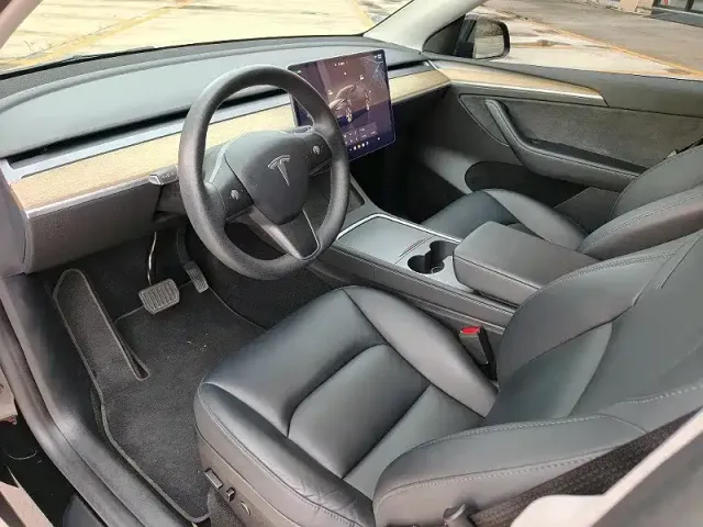 Tesla Model Y — Фото автомобиля 7