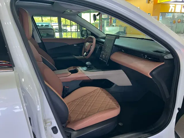 Changan Eado — Фото автомобиля 13