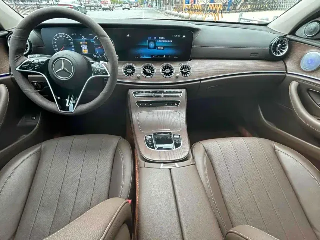 Mercedes-Benz E-Class — Фото автомобиля 4