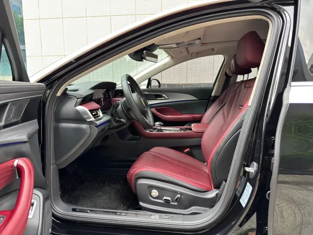 Hongqi H5 — Фото автомобиля 5