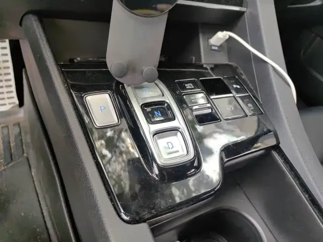 Hyundai Sonata — Фото автомобиля 15
