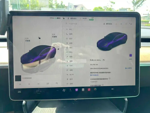 Tesla Model 3 — Фото автомобиля 7