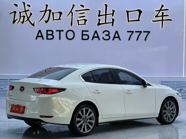 Mazda Axela — Фото автомобиля 4