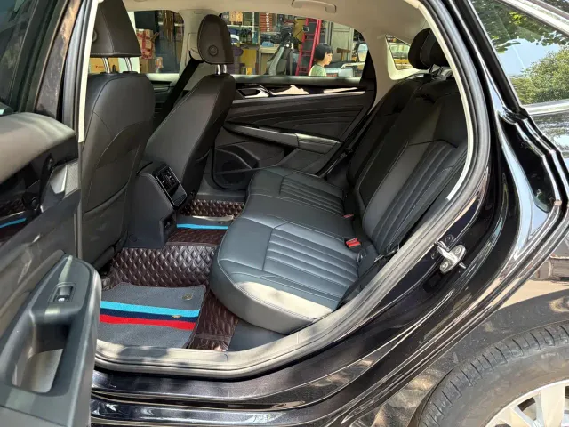 Volkswagen Passat — Фото автомобиля 7
