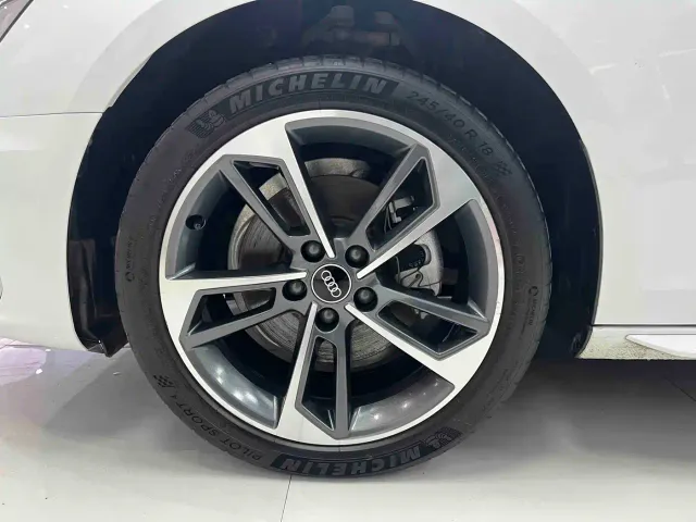 Audi A4L — Фото автомобиля 15