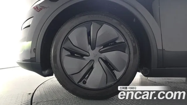 Tesla Model Y — Фото автомобиля 4