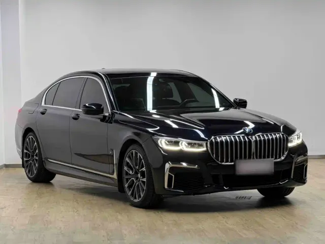 BMW 7 Series — Фото автомобиля 12