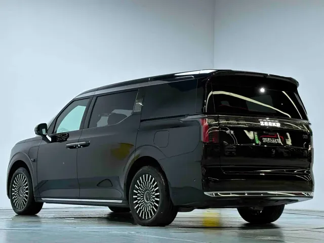 ZEEKR Zeekr 009 2024 6-Seat Executive AWD Version 140kWh — Фото автомобиля 18